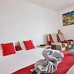 Апартаменты 5 Mins To Train Station - Free Parking - Disneyland - Escapade Perchee *